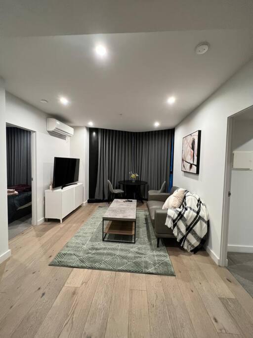 Comfy 2 Bed Apartment In The Heart Of Мельбурн Экстерьер фото